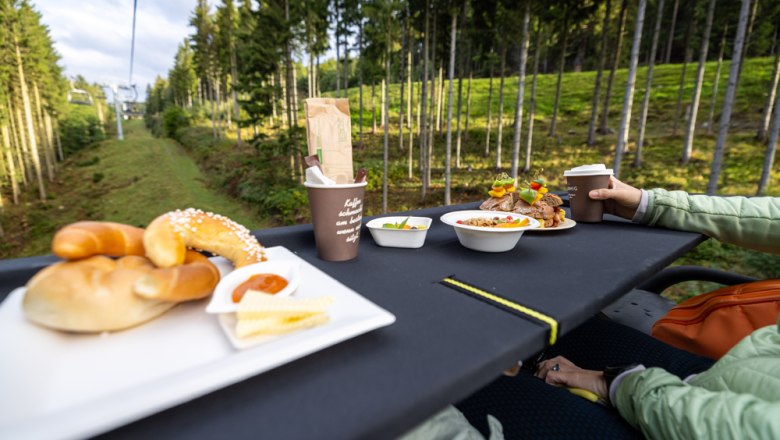 Erlebnisalm Mönichkirchen: Frühstück in luftiger Höhe , © Erlebnisalm Mönichkirchen/Stefan Wallner 