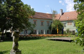 Schloss Bad Fischau und Schlossgarten, © Wolfgang Glock