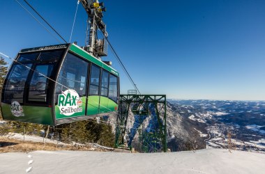 Die Raxseilbahn - ohne Anstrengung auf das alpine Hochplateau, © Raxalpen-Touristik