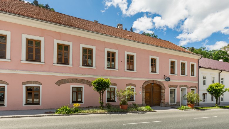 Ferienwohnungen Manuela  - Hausansicht, © Wiener Alpen / Christian Kremsl