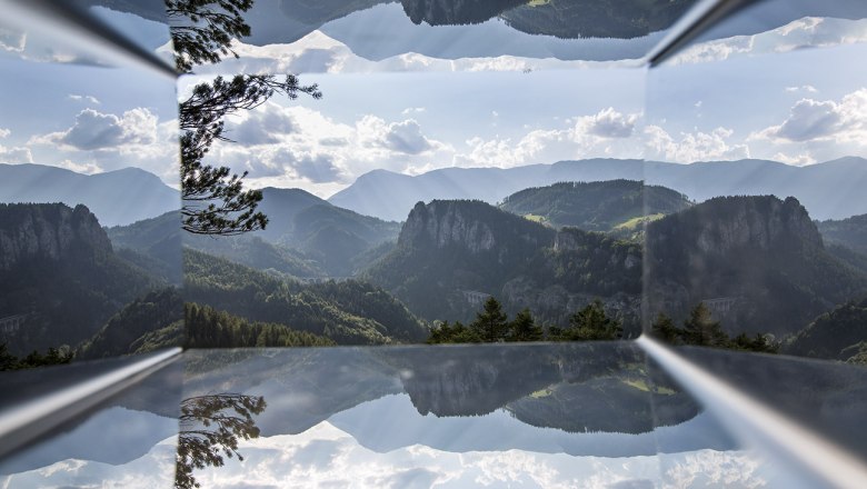 Blick durch den Wiener Alpen Viewer, © Wiener Alpen - Zwickl