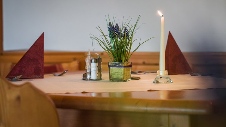 Bestens gestärkt im gemütlichen Restaurant, © Wiener Alpen, Christian Kremsl