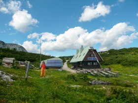 ÖTK Seehütte (vms Höllentaler-Holzknecht-Hütte) Südseite mit Veranda, © ÖTK