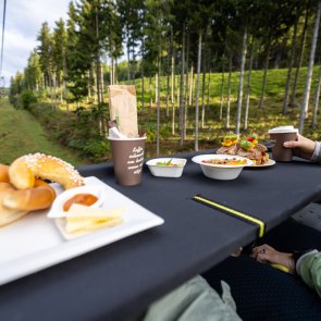 Erlebnisalm Mönichkirchen: Frühstück in luftiger Höhe , © Erlebnisalm Mönichkirchen/Stefan Wallner 