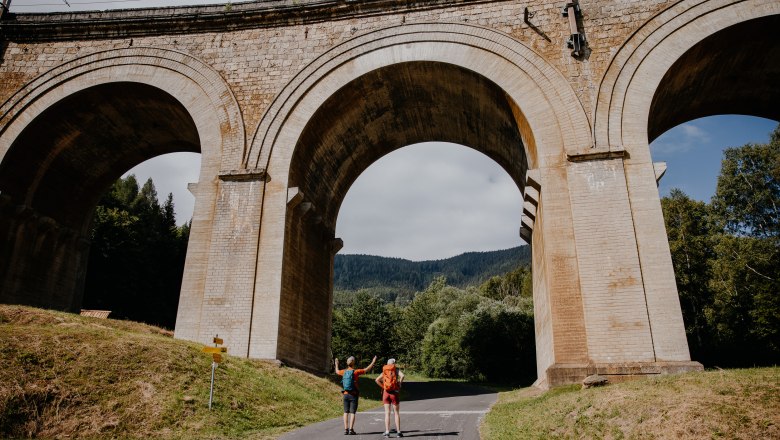 Beeindruckende Viadukte am Bahnwanderweg Semmering., © Nicole Seiser