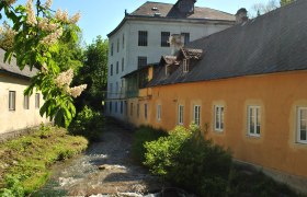 Brot- und Mühlenmuseum, Außenansicht mit Bach, © Brot- und Muehlenmuseum