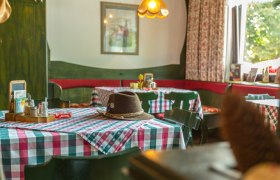 Gemütliches Ambiente in der Gasthof-Pension St. Wolfgang, © Wiener Alpen/Christian Kremsl