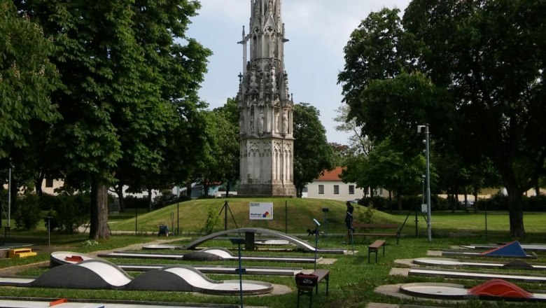 Golfanlage mit Spinnerin am Kreuz, © Familie Mauritz