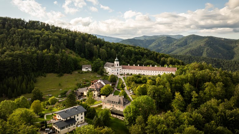 Servitenkloster Mariahilfberg, © Wiener Alpen / Herbst