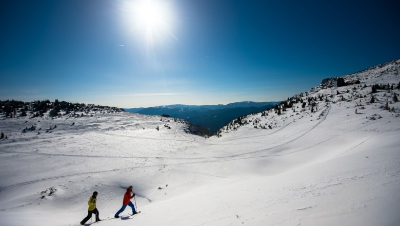 Snowshoeing on the Rax plateau, © Wiener Alpen, Claudia Ziegler