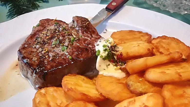 Steaks und viele andere Köstlichkeiten, © Wiener Alpen/Katrin Zeleny