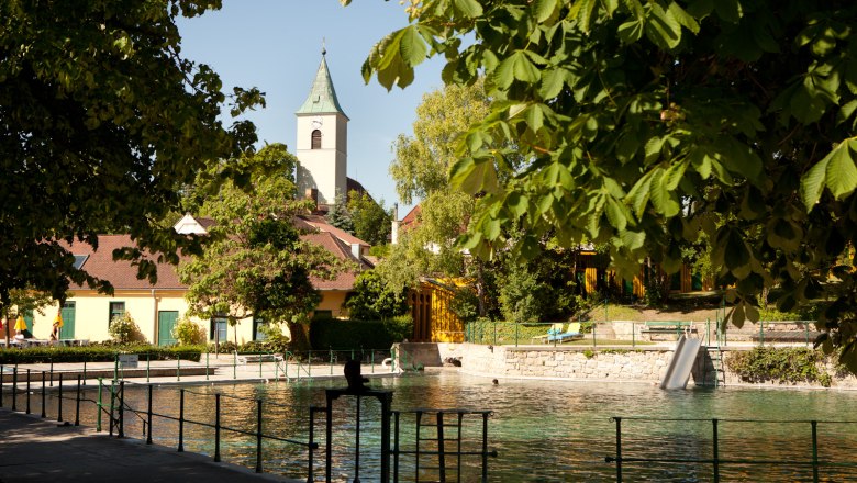 Thermalbad Bad Fischau-Brunn, © Marktgemeinde Bad Fischau-Brunn_Fotograf Lukas Dostal