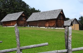 Freilichtmuseum mit rekonstruierten eisenzeitlichen Häusern, © Wolfgang Lobisser