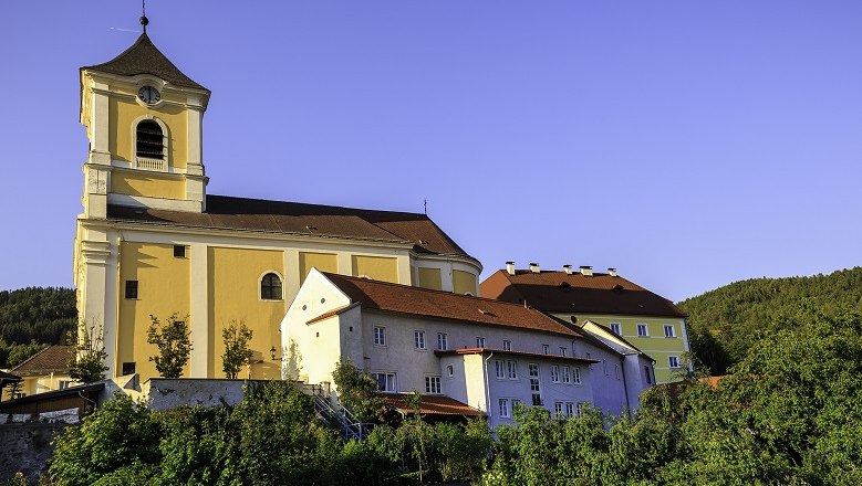 Pfarrkirche mit Kloster, © Wiener Alpen, Kremsl