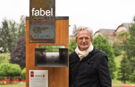 Folke Tegetthoff beim Zeichen im Kurpark Bad Schönau, © Nikolaus Pfusterschmid