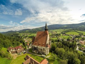 Die Wolfgangskirche in Kirchberg am Wechsel, © © Wiener Alpen in NÖ Tourismus GmbH, Foto: Franz Zwickl