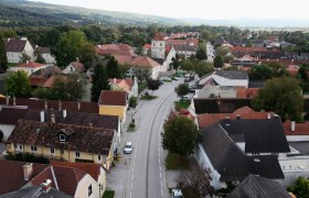 Hauptstraße Katzelsdorf, © ©Paul Draxler, CC BY 3.0