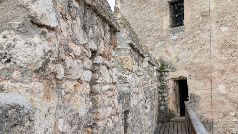 Stadtmauer beim Reckturm, © Wiener Alpen, Christoph Schubert