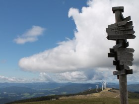 Wegweiser auf der Pretul, © Oststeiermark Tourismus