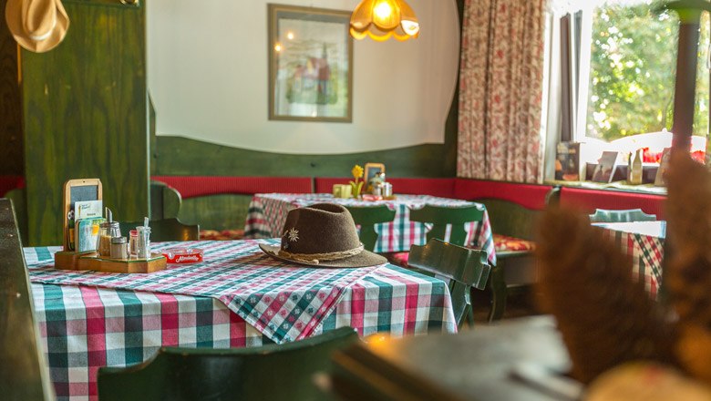 Cozy atmosphere at St. Wolfgang inn, © Wiener Alpen/Christian Kremsl