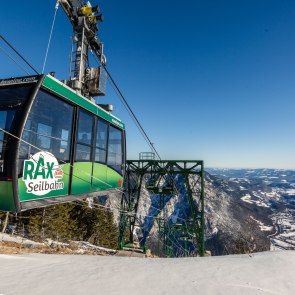 Die Raxseilbahn - ohne Anstrengung auf das alpine Hochplateau, © Raxalpen-Touristik