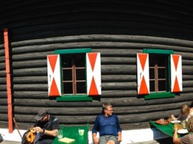 Rastplatz für viele Wanderer und Bergsteiger, die Kienthalerhütte, © ÖTK