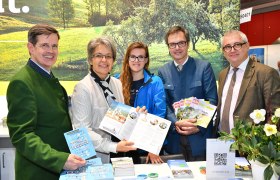 Auf der Ferienmesse 2018: Die Tourismuslandesrätin Petra Bohuslav am Stand der Wiener Alpen in Niederösterreich, © NLK Burchhart