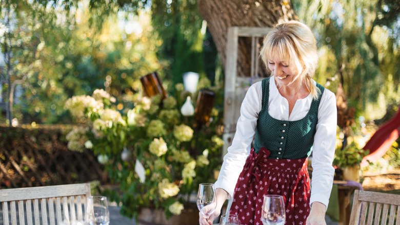 Karin Ottner empfängt hungrige Ausflügler herzlich, © Niederösterreich Werbung/Mara Hohla