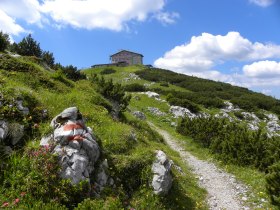 Blick zum Habsburghaus, © Wiener Alpen in Niederösterreich