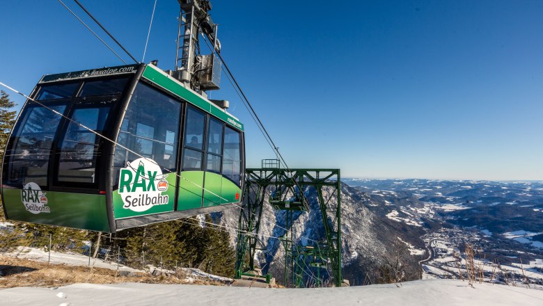 Die Raxseilbahn - ohne Anstrengung auf das alpine Hochplateau, © Raxalpen-Touristik