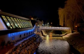 Höfler am Fluss bei Nacht, © Wiener Alpen