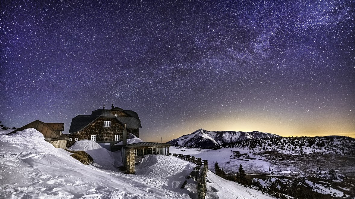 Das Ottohaus auf der Rax bei Nacht, © Wiener Alpen/Christian Kremsl